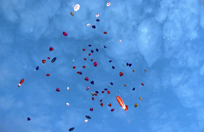 Van'da lösemili çocuklar için gökyüzüne balon bırakıldı