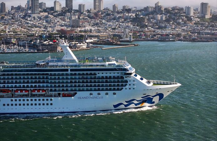 Island Princess kruvaziyer gemisi San Francisco'dan hareket etti