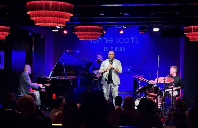 Londra YEE'nin desteğiyle düzenlenen konserde, Türk ve Balkan müziği caz ezgileriyle buluştu