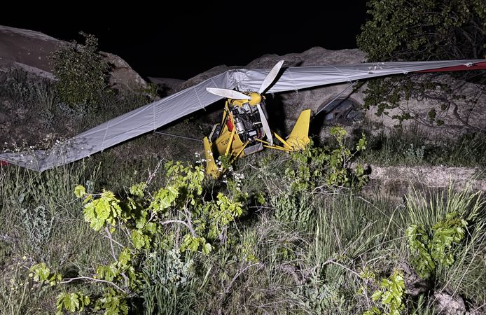 Nevşehir'de acil iniş yapan microlighttaki pilot ve yolcu yaralandı