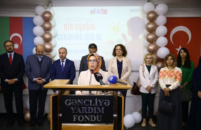 Bakü'de, Azerbaycanlı ve Türk kadınlar ortak kermes düzenledi