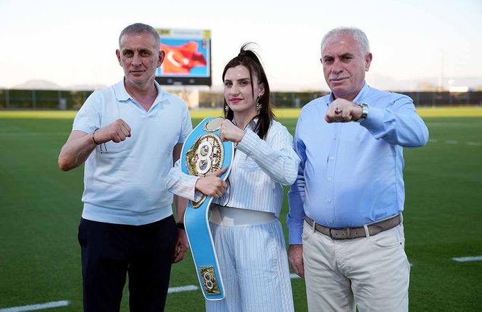 TFF Başkanı Hacıosmanoğlu, A Milli Futbol Takımı'nın antrenmanında konuştu: