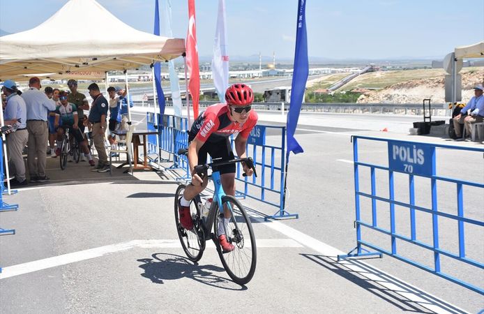 Karaman'da Okul Sporları Bisiklet Yıldızlar ve Gençler Türkiye Birinciliği yarışları başladı