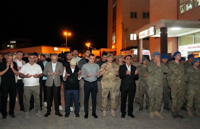 Hakkari'de zirve tırmanışı yaparken hayatını kaybeden dağcı için tören düzenlendi