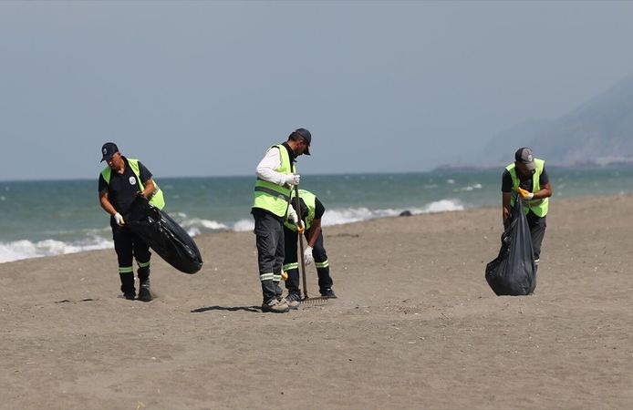 Hatay sahillerinden yılın ilk yarısında 11 bin ton atık toplandı