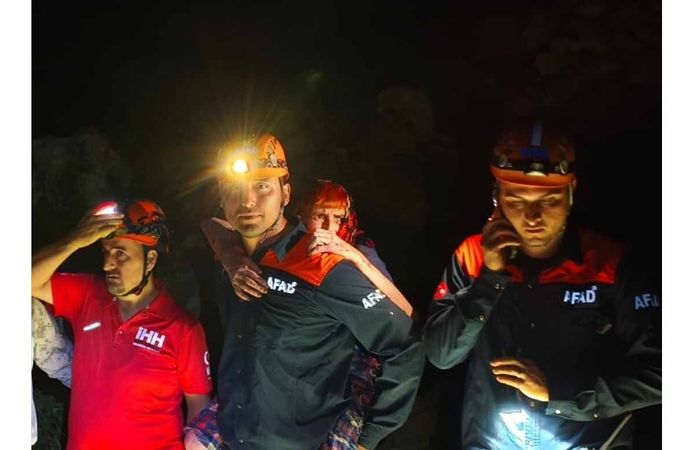 Alanya'da kaybolan yaşlı kadın termal kameralı dronla ormanlık alanda bulundu