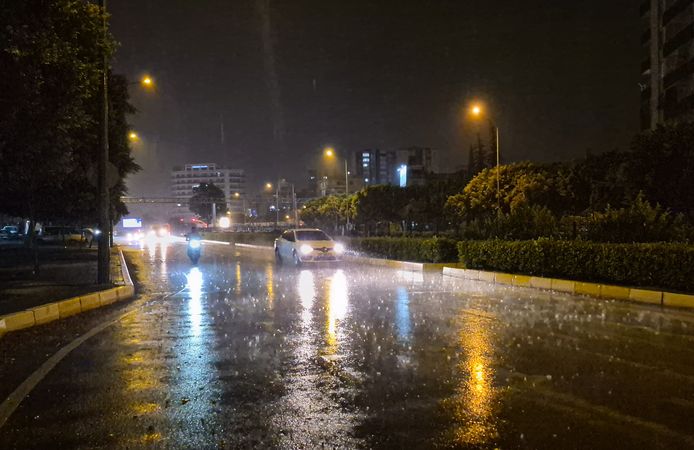 Adana'da sağanak etkili oldu