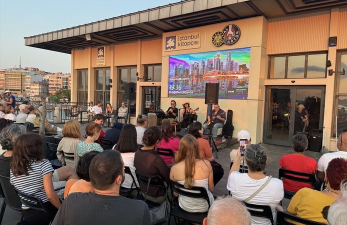 Asena Akan Trio, 'Terasta Caz' konserleri kapsamında sahne aldı