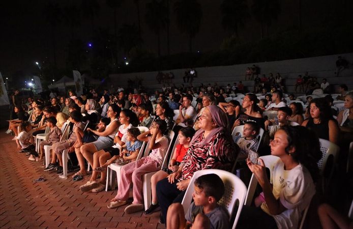 Hatay'da 'Enerjimi Koruyorum' çocuk tiyatrosu izleyiciyle buluştu