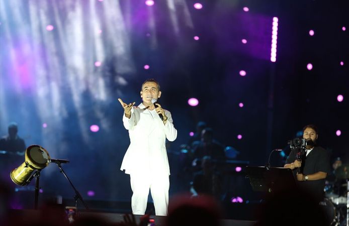 Sanatçı Ferhat Göçer Ordu'da konser verdi