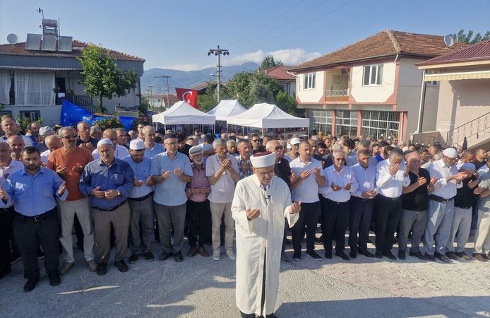Tokat'ta Kelkit Çayı'na düşerek kaybolan genç için gıyabi cenaze namazı kılındı