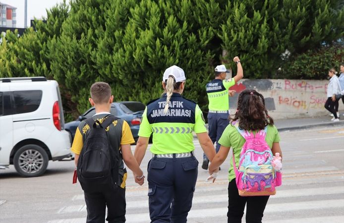Başkentte jandarma ekipleri okul çevrelerinde tedbir aldı