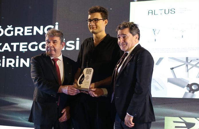 Ezber Bozan Mobilya Tasarım Yarışması'nda ödüller verildi