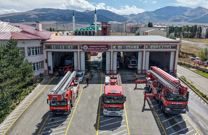 Olay yerine 4,68 dakikada ulaşan Erzurum İtfaiyesi yıllık 9 bin vakaya müdahale ediyor