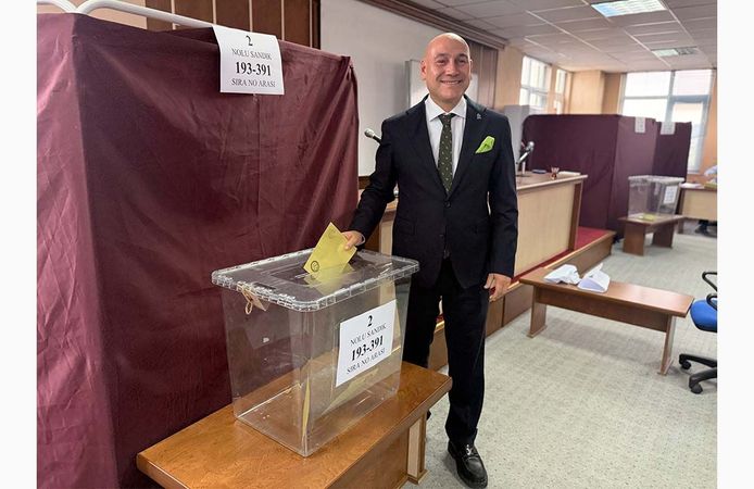 Alper Alhat, Akhisar Ticaret Borsası Başkanlığına yeniden seçildi