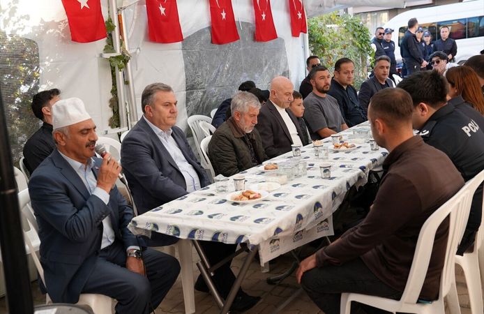 Ankara Emniyet Müdürü Yüksek'ten şehit polis Türkoğlu'nun babaevine taziye ziyareti