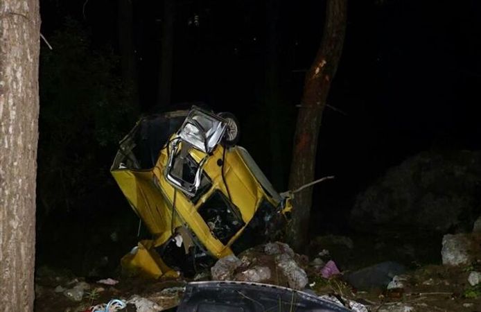 Antalya'da uçuruma devrilen araçtaki 2 kişi öldü, 4 kişi yaralandı