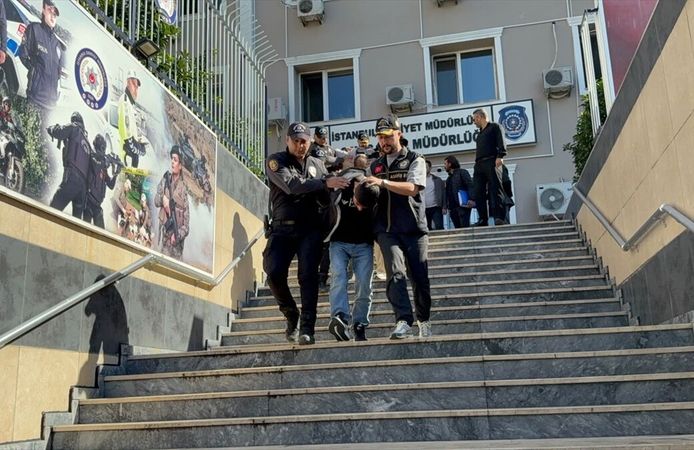 Bayrampaşa'da aracın bagajından altınların gasbedilmesine ilişkin 11 zanlı adliyede