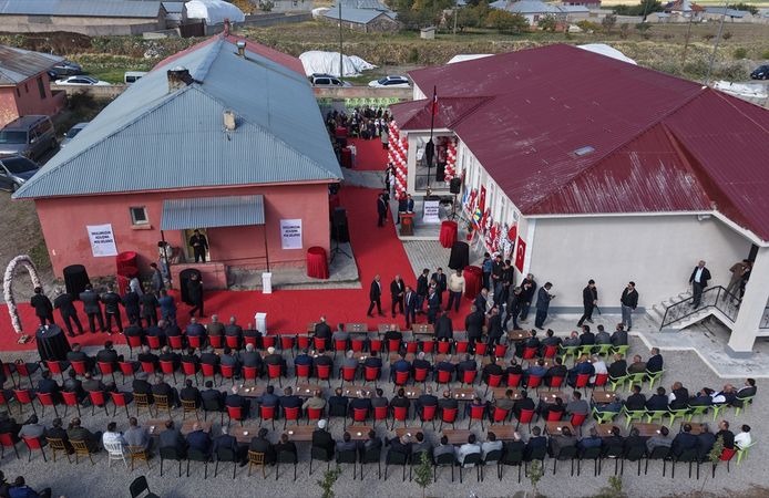 Hayırsever iş insanı, babasının hayalini okul yaptırarak gerçekleştirdi