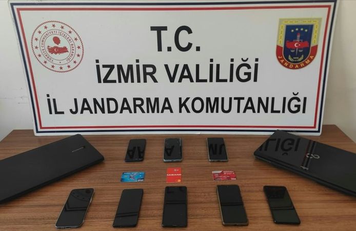 İzmir merkezli yasa dışı bahis operasyonunda yakalanan 8 şüpheli tutuklandı