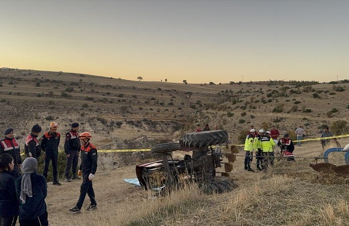 Karaman'da traktörün devrildiği kazada 1 kişi hayatını kaybetti