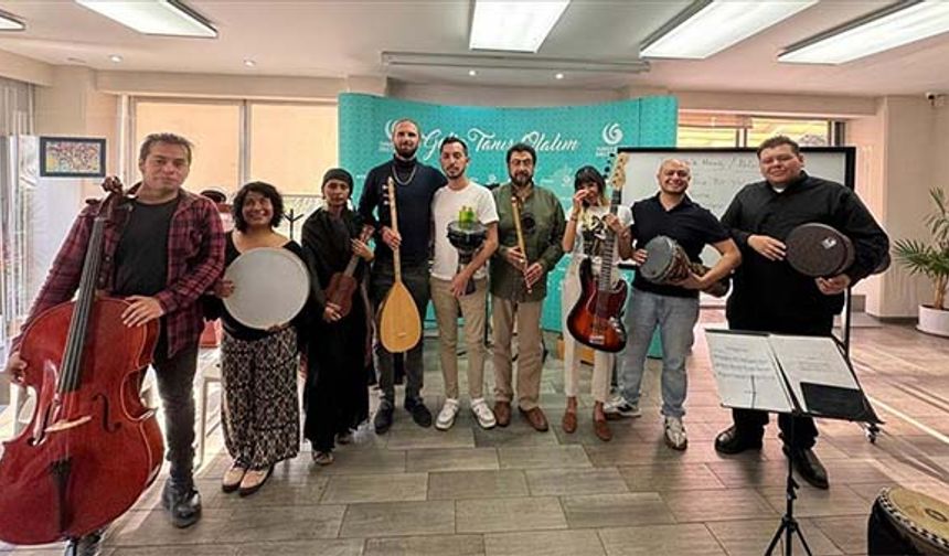 Türk müziğine ilgi duyan Meksikalı gençler Yunus Emre Enstitüsü''nde mini orkestra kurdu