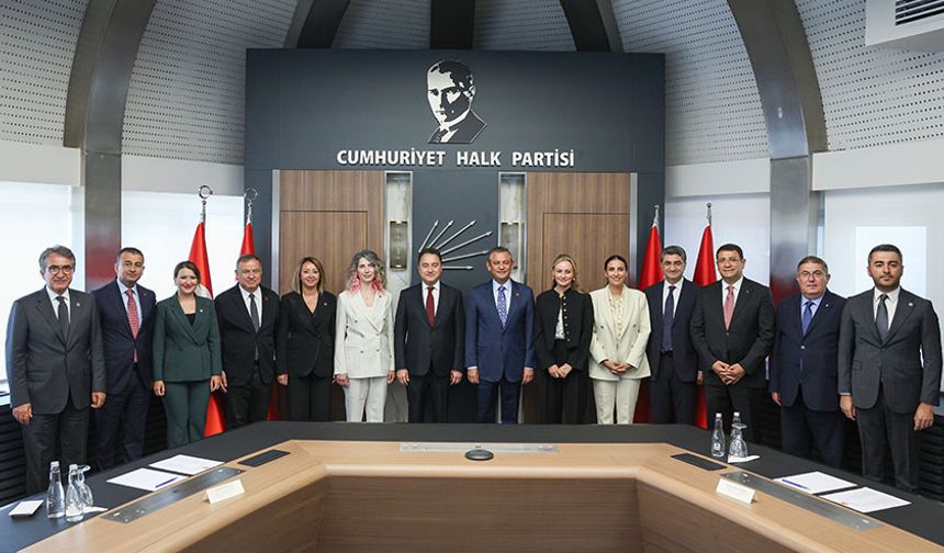 CHP Genel Başkanı Özel, DEVA Partisi Genel Başkanı Babacan ile görüştü