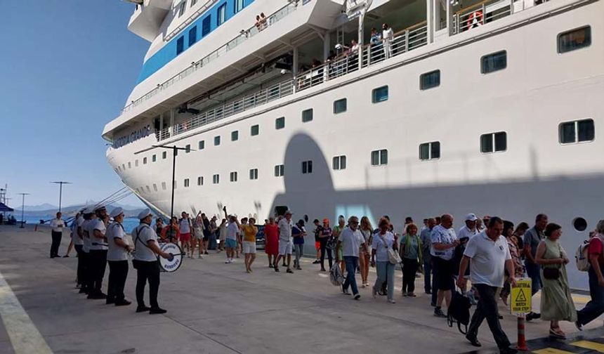 Bodrum Cruise Port 256 binden fazla yolcuyu ağırladı