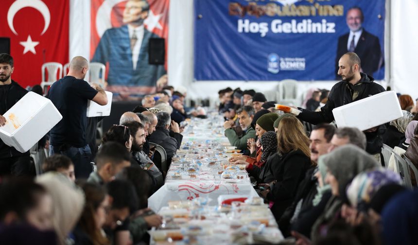 Eyüpsultan’da Ramazan bereketi: Binler gönül sofrasında buluşuyor
