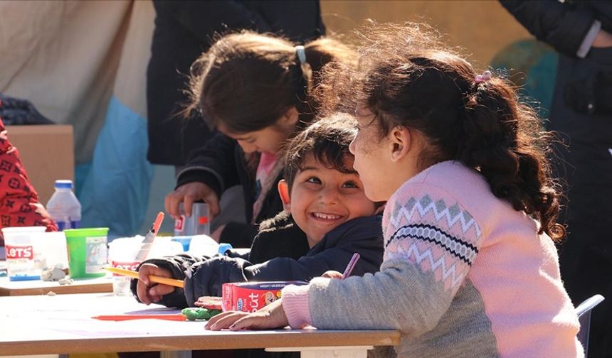 Prof. Dr. Zeynep Şimşek: “Deprem sonrası çocukları oyunla, sevgiyle ve sabırla destekleyin”