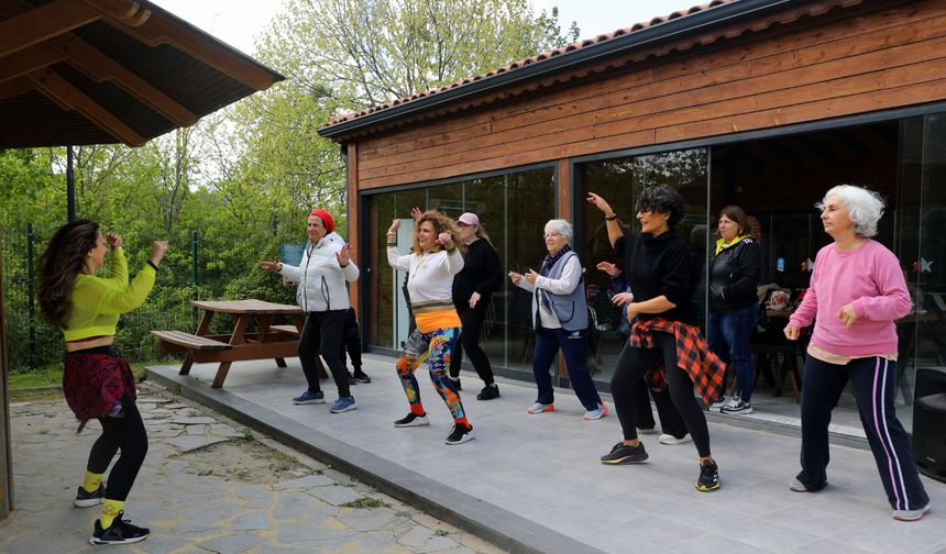 Eyüpsultanlı kadınlar Dünya Dans Günü’nü zumba ile kutladı