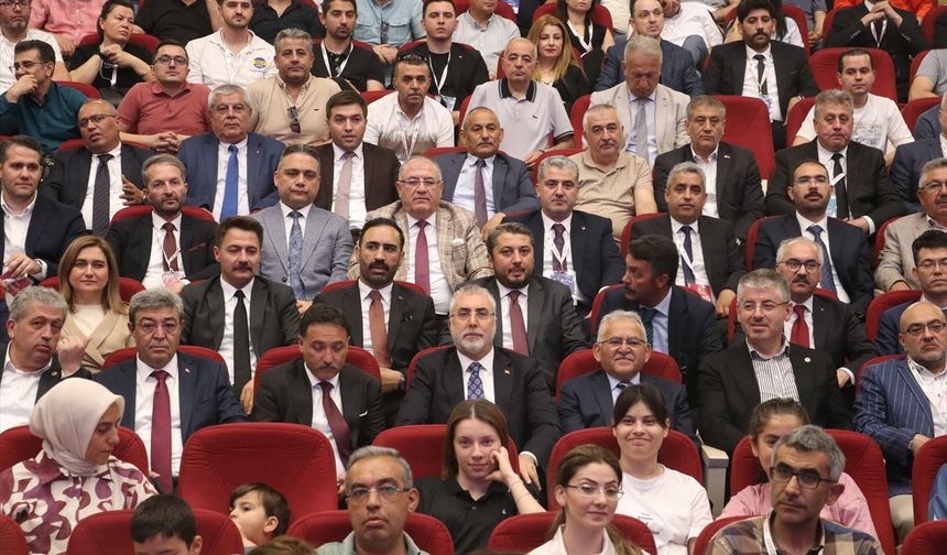 Bakan Işıkhan, Kayseri'de "İş'te Güvenli Gelecek" programında konuştu: