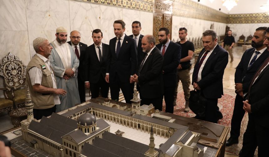Enerji ve Tabii Kaynaklar Bakanı Bayraktar, Şam'da Emevi Camisi'ni ziyaret etti