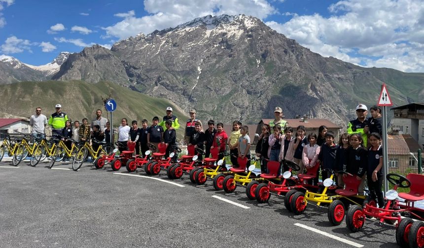 Muş'ta 4 ildeki ambulans şoförlerine güvenli sürüş eğitimi veriliyor
