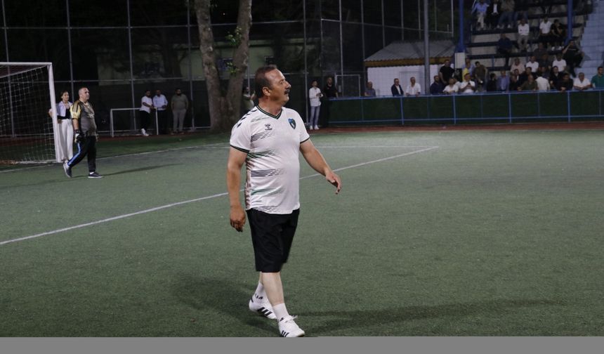 Anahtar Parti Genel Başkanı Ağıralioğlu, Kocaeli'de partililerle halı saha maçı yaptı