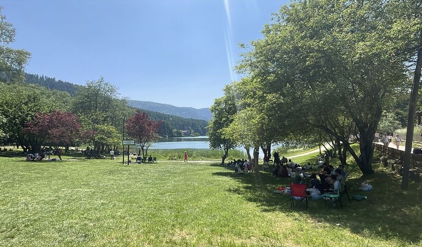 Bolu Gölcük Tabiat Parkı, bayram tatilinin son gününde misafirlerini ağırladı