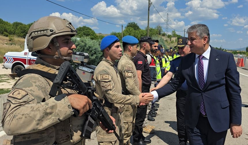 Karabük Valisi Yavuz, trafik denetimlerine katıldı