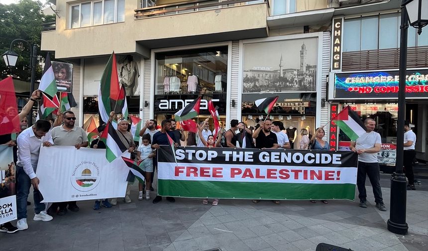 Kuşadası'nda İsrail'in Gazze'ye yönelik saldırıları protesto edildi