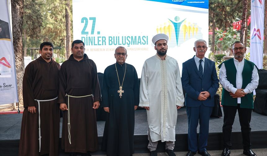 Mersin'de Müslüman ve Hristiyan din adamları birlikte dua etti
