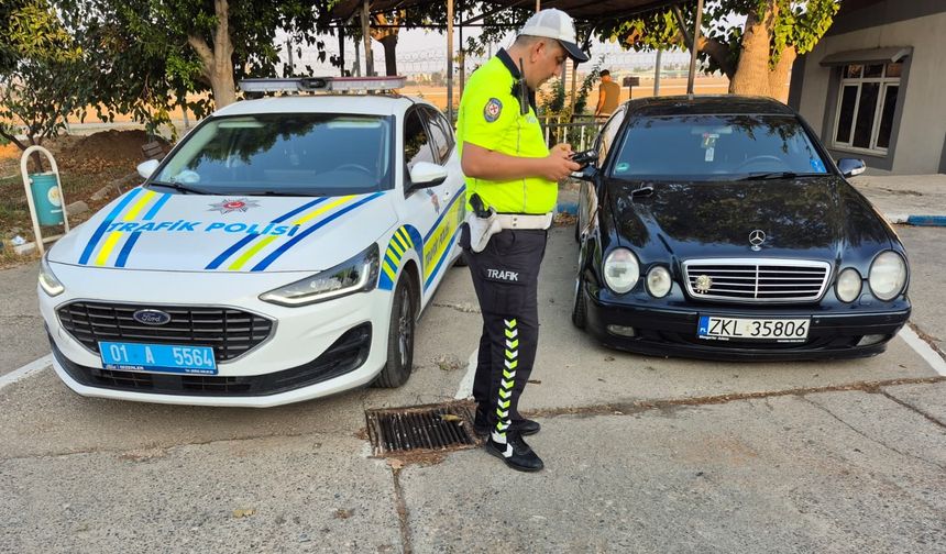 Adana'da trafik güvenliğini tehlikeye düşüren gelin arabasının sürücüsüne ceza