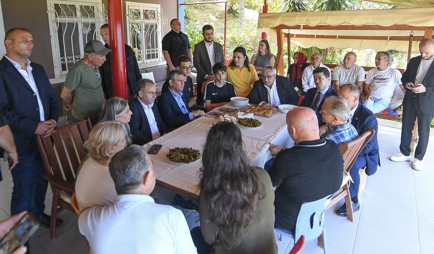 CHP Genel Başkanı Özgür Özel'den eski TEB Genel Sekreteri Çağlar'a taziye ziyareti