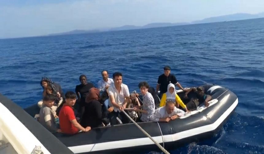 İzmir açıklarında 23 düzensiz göçmen kurtarıldı