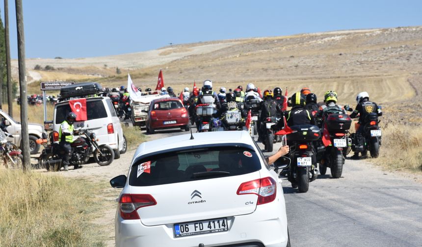 Motosiklet gönüllüleri, Büyük Taarruz'u 'süvarinin izinden' giderek anıyor