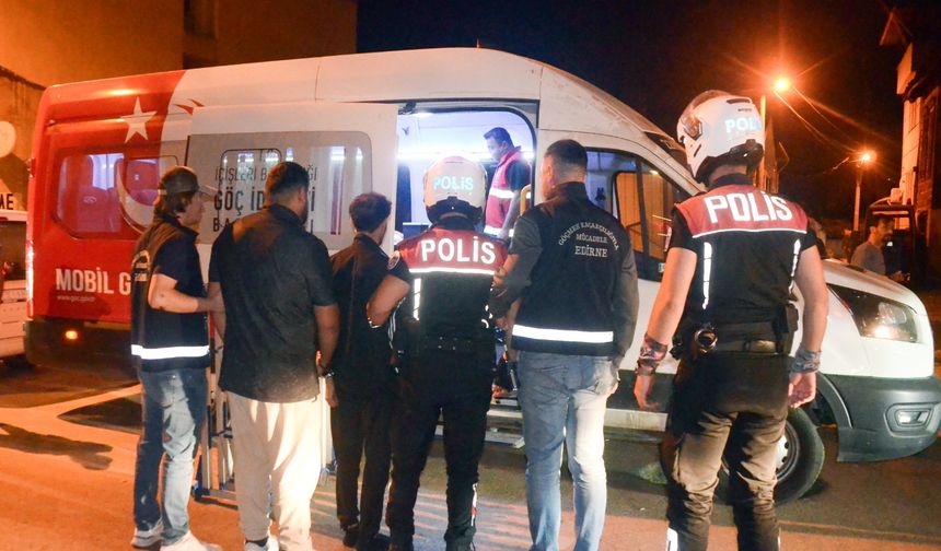 Edirne'de denetimde 5 düzensiz göçmen yakalandı
