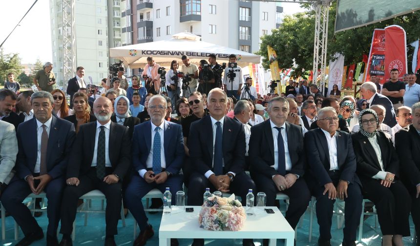 Kültür ve Turizm Bakanı Ersoy, Kayseri'de Kocasinan İlçe Halk Kütüphanesi'nin açılışında konuştu: