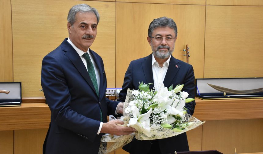 Tarım ve Orman Bakanı Yumaklı, Sakarya'da ziyaretlerde bulundu