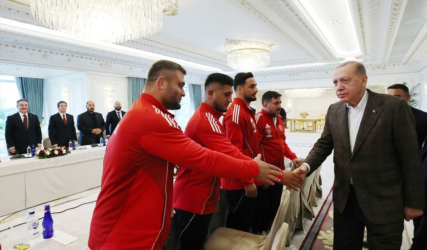 Cumhurbaşkanı Erdoğan, 2024-2025 yılları CW Enerji Türkiye Yağlı Güreş Ligi Boy birincilerini kabul etti: