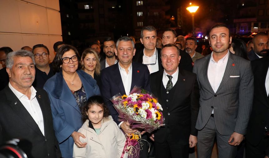 CHP Genel Başkanı Özel, Nizip Belediyesi'ni ziyaret etti