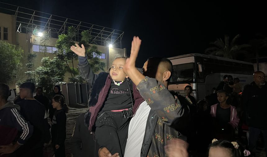 Kudüs'te tedavi gören 70 Filistinli hasta ve refakatçisi Gazze'ye döndü