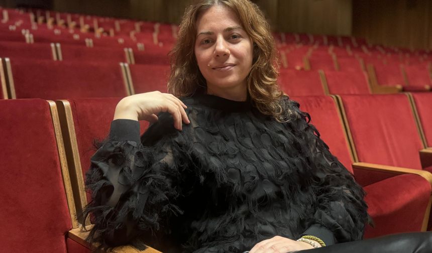 Mezzosoprano Deniz Uzun, İDSO ile AKM'de konser verdi